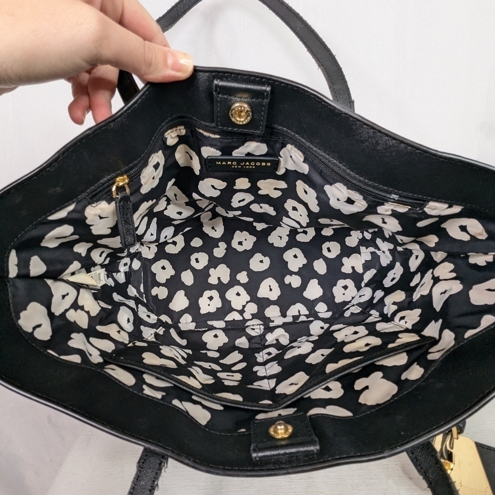 Marc Jacobs Saffiano Black Leather Luggage Tag Shoulder Tote Bag - Picture 6 of 13